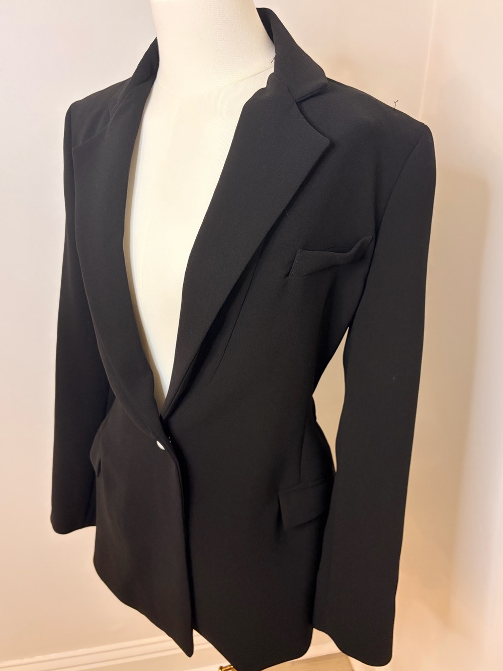 NWT LOLA JACKET In Black With Ruched Back Size 6US - Picture 4 of 13